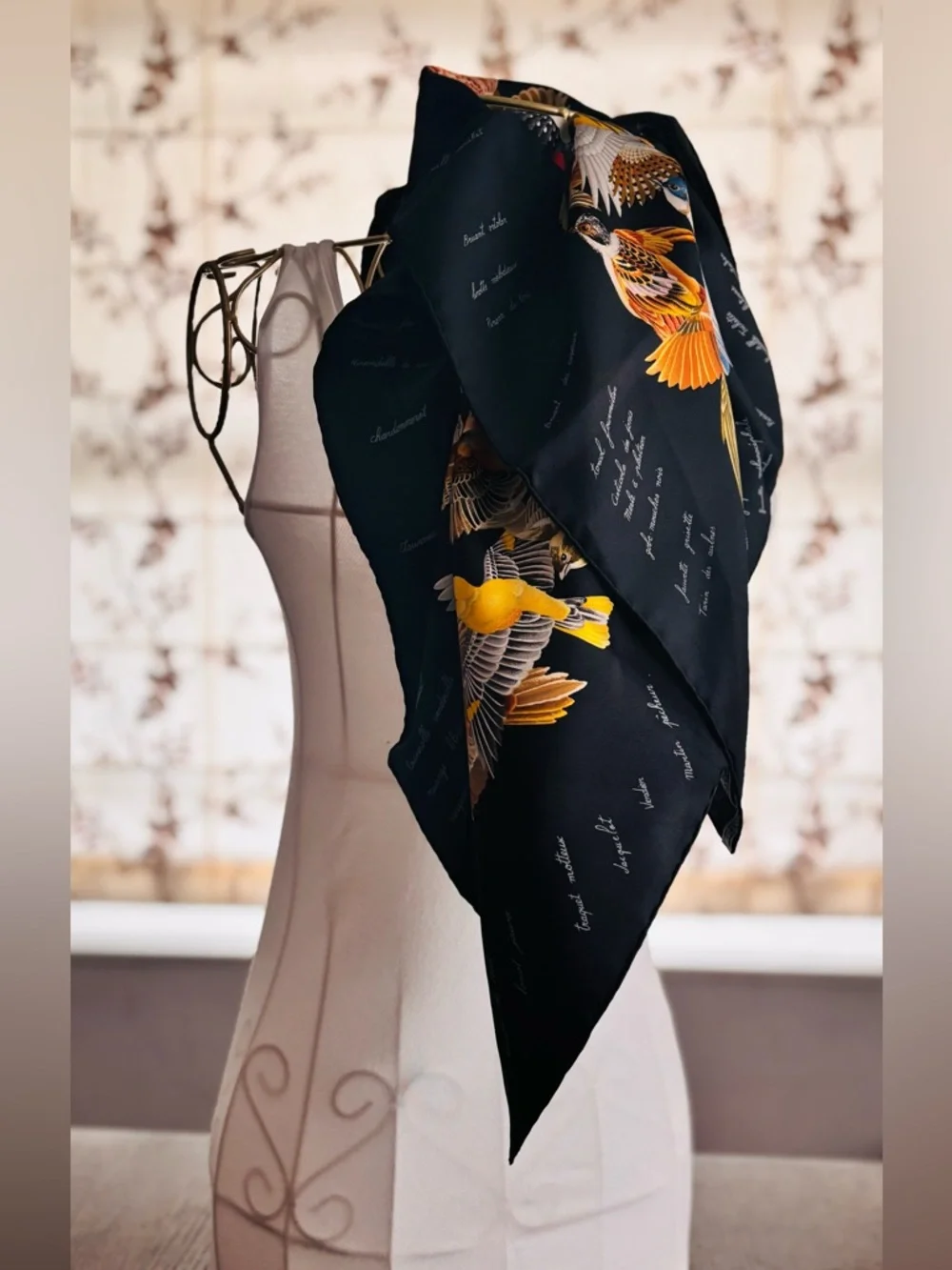 Hermès L'Intrus Silk Carré 90 Bird Scarf